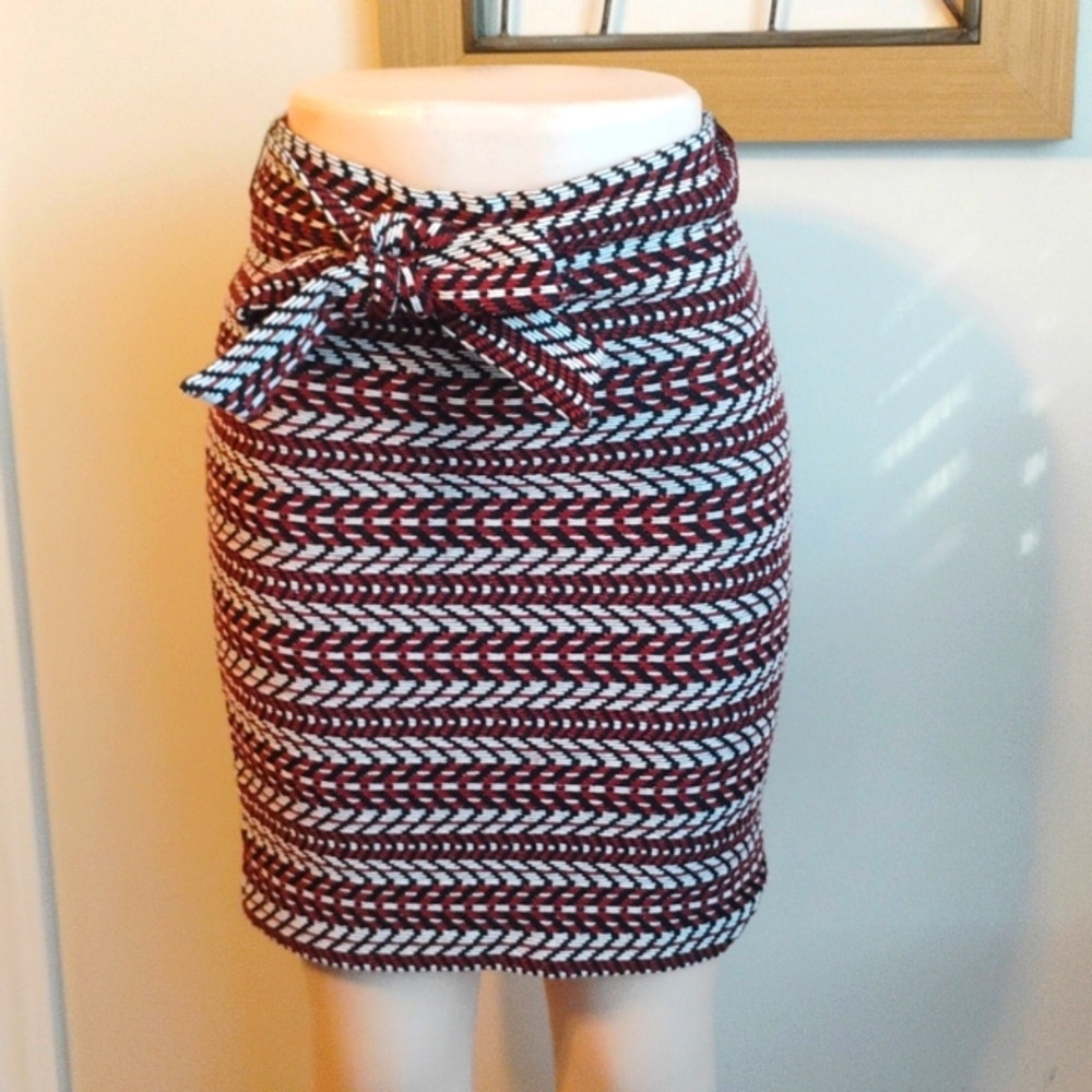 Textured Loft Skirt with belt size XS